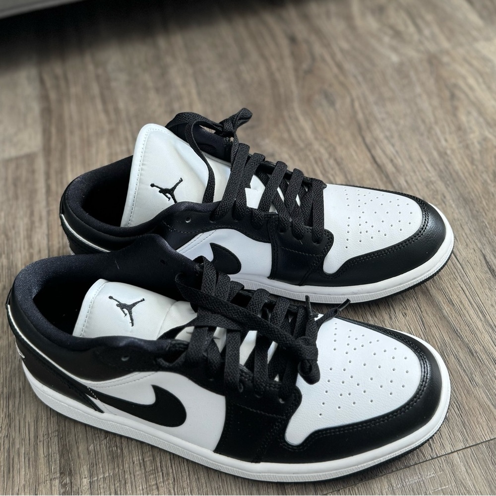 Women’s Air Jordan 1Low Size 10